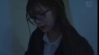 下班回家拉起正在玩手机的黑丝大奶小女友就开干 完美露脸